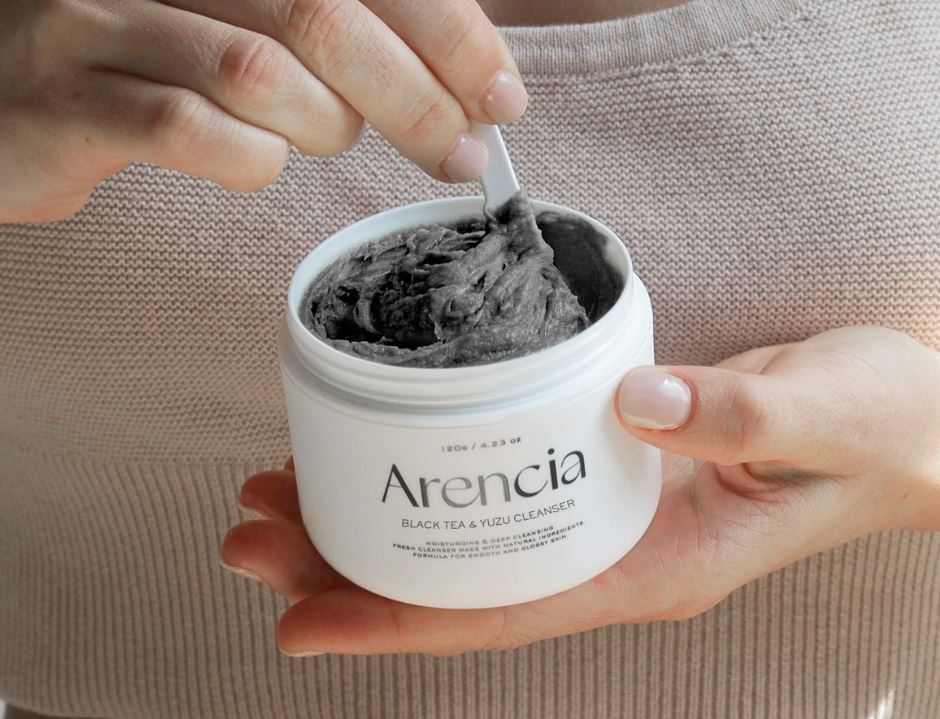 ARENCIA Black Tea & Yuzu Cleanser